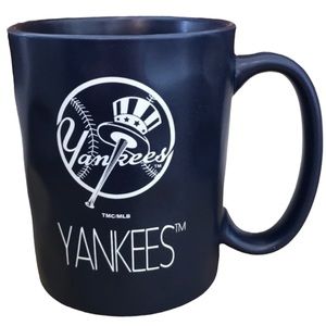 Yankees official merchandise. Navy mug. NWT.